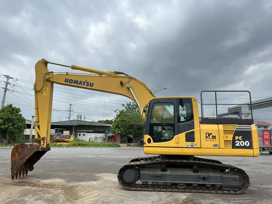 MÁY XÚC ĐÀO KOMATSU PC200-8N1