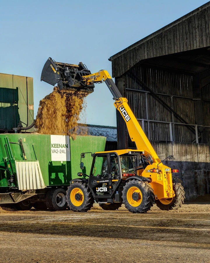 XE NÂNG ĐA NĂNG JCB 530-110