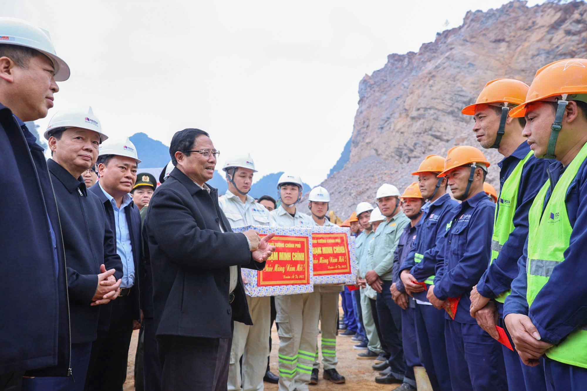 THỦ TƯỚNG PHẠM MINH CHÍNH KIỂM TRA DỰ ÁN CAO TỐC HỮU NGHỊ – CHI LĂNG: NAM HẢI GROUP CAM KẾT THI CÔNG XUYÊN TẾT, BẢO ĐẢM TIẾN ĐỘ VÀ CHẤT LƯỢNG
